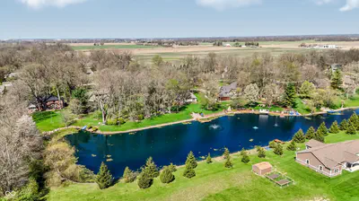 5571 Red Oak Drive, Greenfield - 86