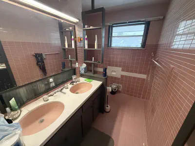 225 College Drive, Anderson - 26