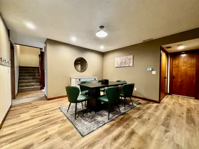 560 Sir Lancelot Drive, Seymour - 22