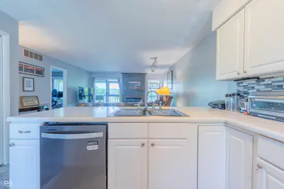 2048 Waters Edge Drive, Bloomington - 9