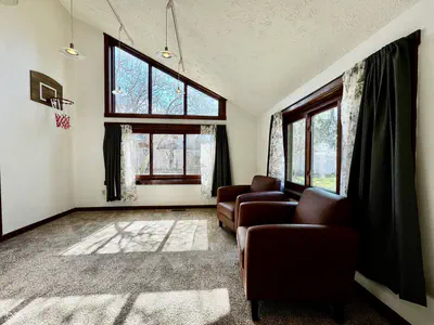 560 Sir Lancelot Drive, Seymour - 29