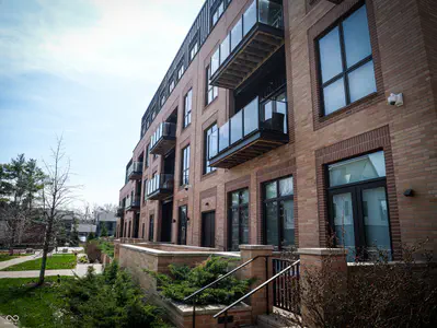 855 East Street, Indianapolis - 56