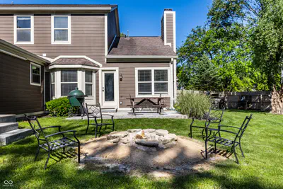 8688 Buffett Parkway, Fishers - 46