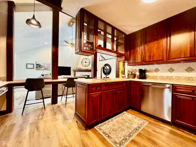 560 Sir Lancelot Drive, Seymour - 20