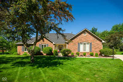 8119 Lake Point Way, Indianapolis