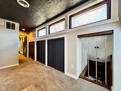 560 Sir Lancelot Drive, Seymour - 32