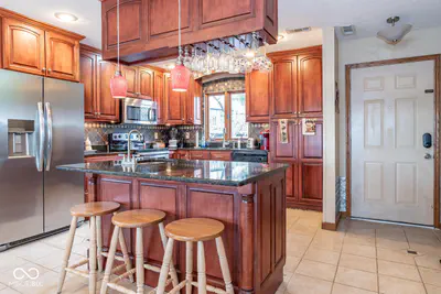 2060 Waters Edge Drive, Bloomington - 5