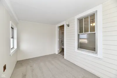 4992 100, New Palestine - 35