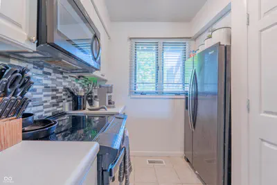 2048 Waters Edge Drive, Bloomington - 8