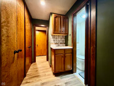 560 Sir Lancelot Drive, Seymour - 42