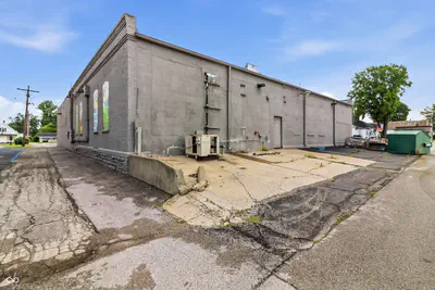 201 Main Street, Fairmount - 25