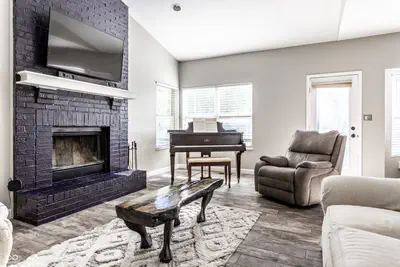 8688 Buffett Parkway, Fishers - 12