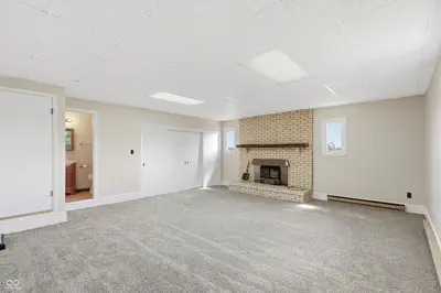 715 White Street, Shirley - 34