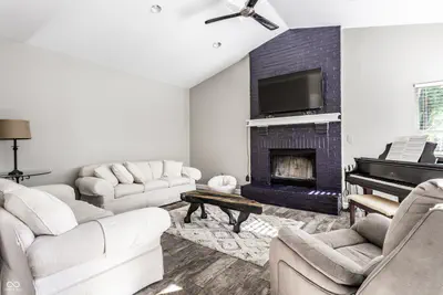 8688 Buffett Parkway, Fishers - 3