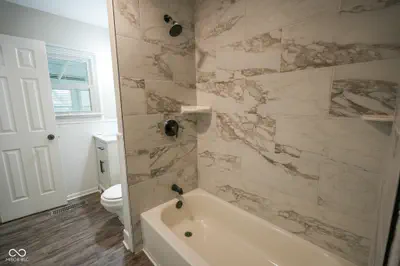 710 Brooks Drive, Fortville - 11