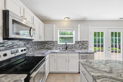 10207 Tybalt Drive, Fishers - 9