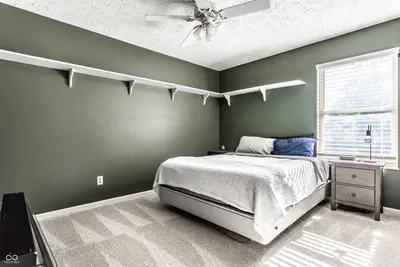 8688 Buffett Parkway, Fishers - 35