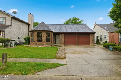 8928 Summer Walk Drive, Indianapolis - 2