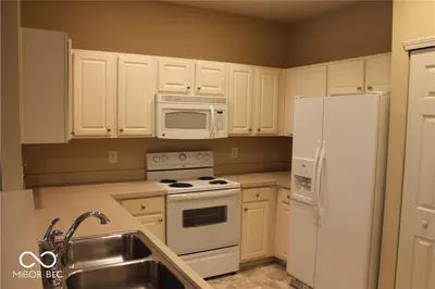 13370 White Granite Drive, Fishers - 10