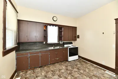 208 Sherman Street, Windfall - 6